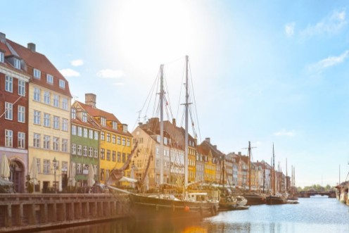Afbeeldingen van The Nyhavn harbour in a sunny day