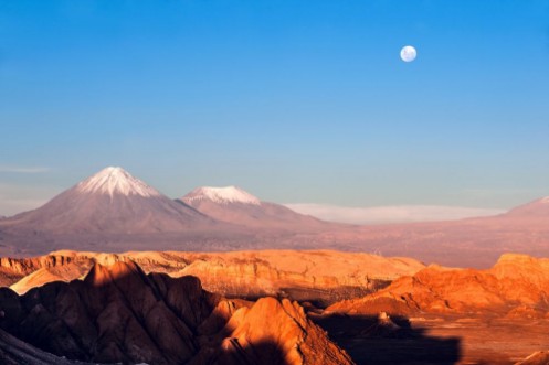 Bild på Volcanoes Licancabur and Juriques Moon Valley Atacama Chile