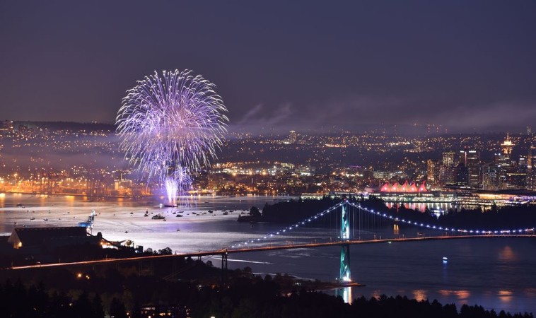 Bild på Canada Day fireworks in Downtown Vancouver