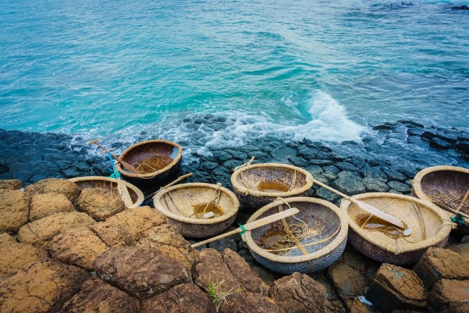 Picture of GanhDaDia giants causeway and coracles