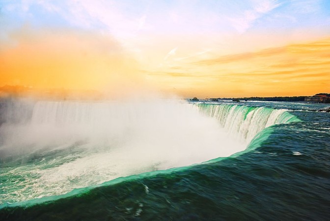 Afbeeldingen van Vivid Niagara falls Ontario Canada