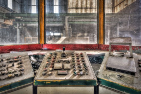 Afbeeldingen van Control cabin in an abandoned factory