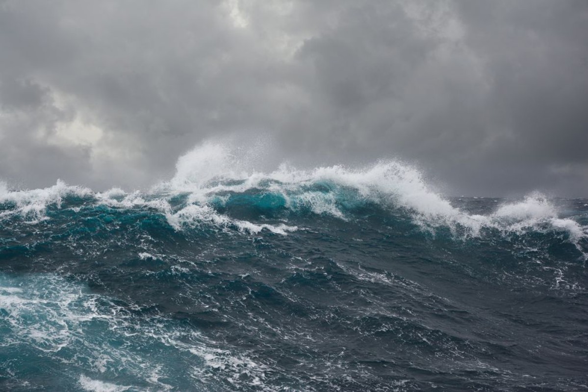 Bild på Sea wave during storm in atlantic ocean