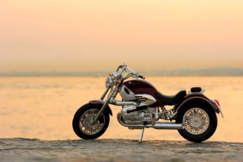 Afbeeldingen van Motorcycle on the rocks in sunset and golden hours