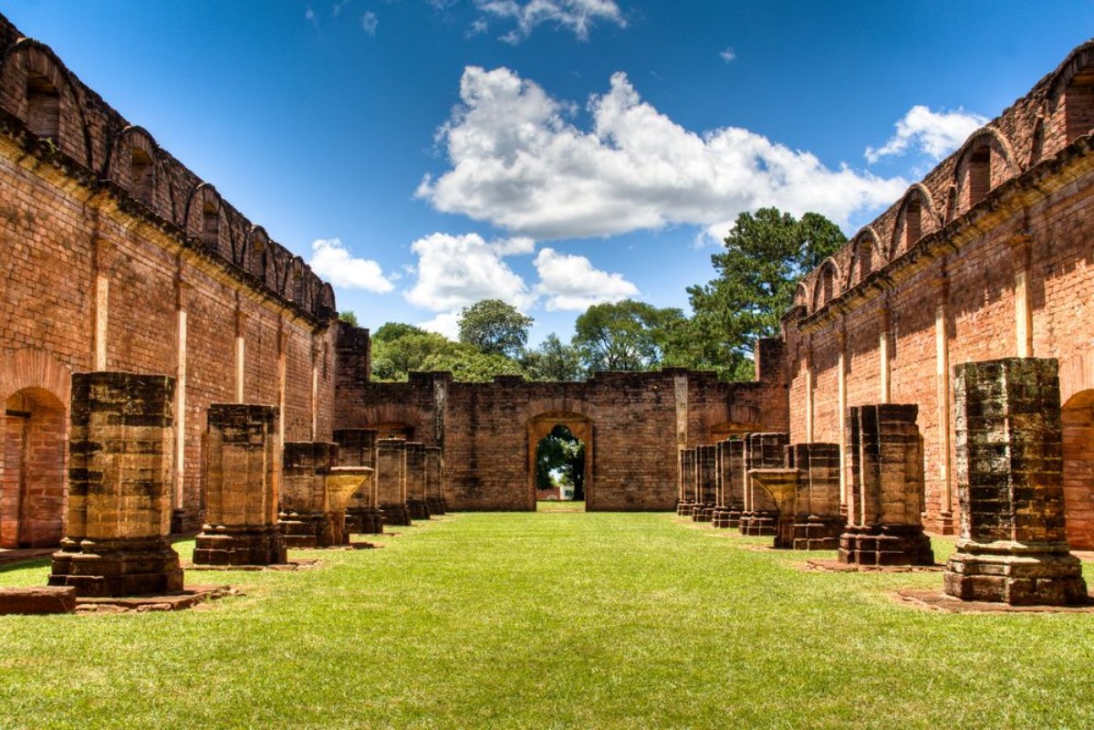 Afbeeldingen van Old Jesuit ruins in Encarnacion Paraguay