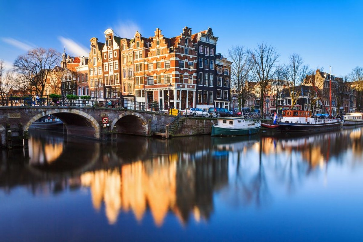 Afbeeldingen van Beautiful image of the UNESCO world heritage canals the Brouwersgracht en Prinsengracht Princes canal in Amsterdam the Netherlands