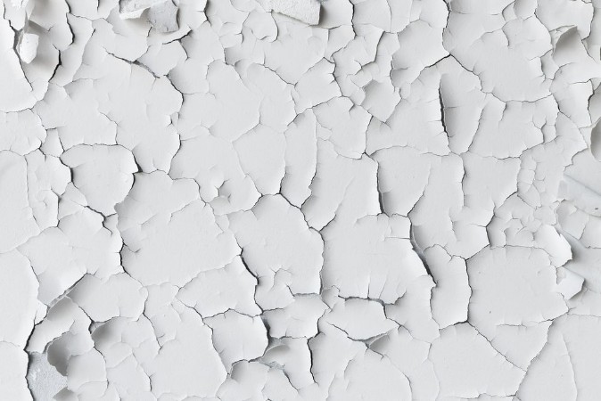 Image de Cracked flaking white paint background texture