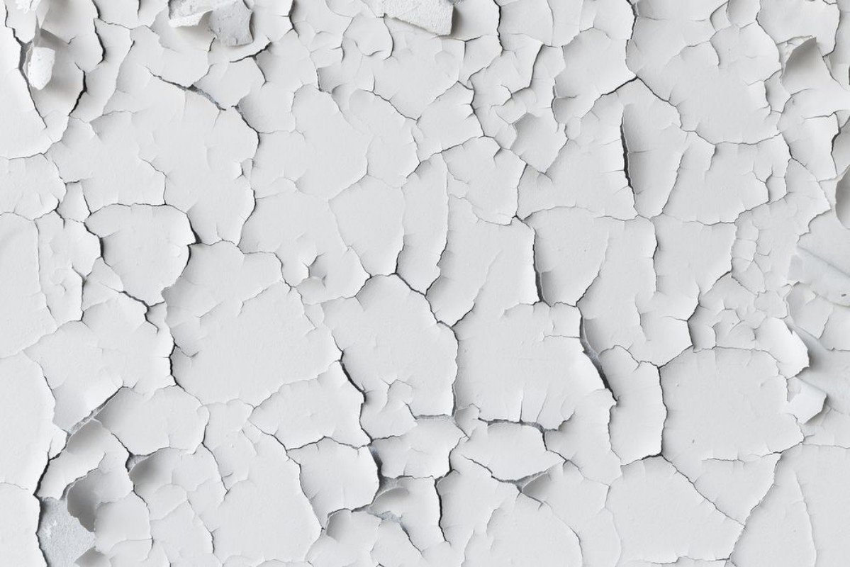 Afbeeldingen van Cracked flaking white paint background texture