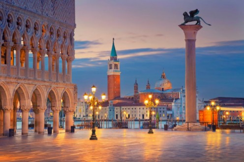 Afbeeldingen van Venice Image of St Marks square in Venice during sunrise