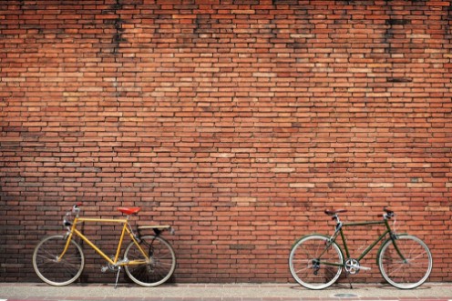 Image de Retro bicycle on roadside with vintage brick wall background