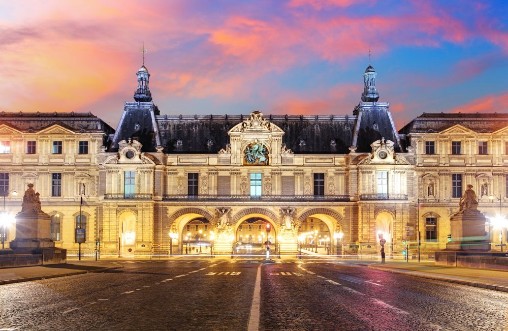 Image de Louvre Museum in Paris at sunrise France