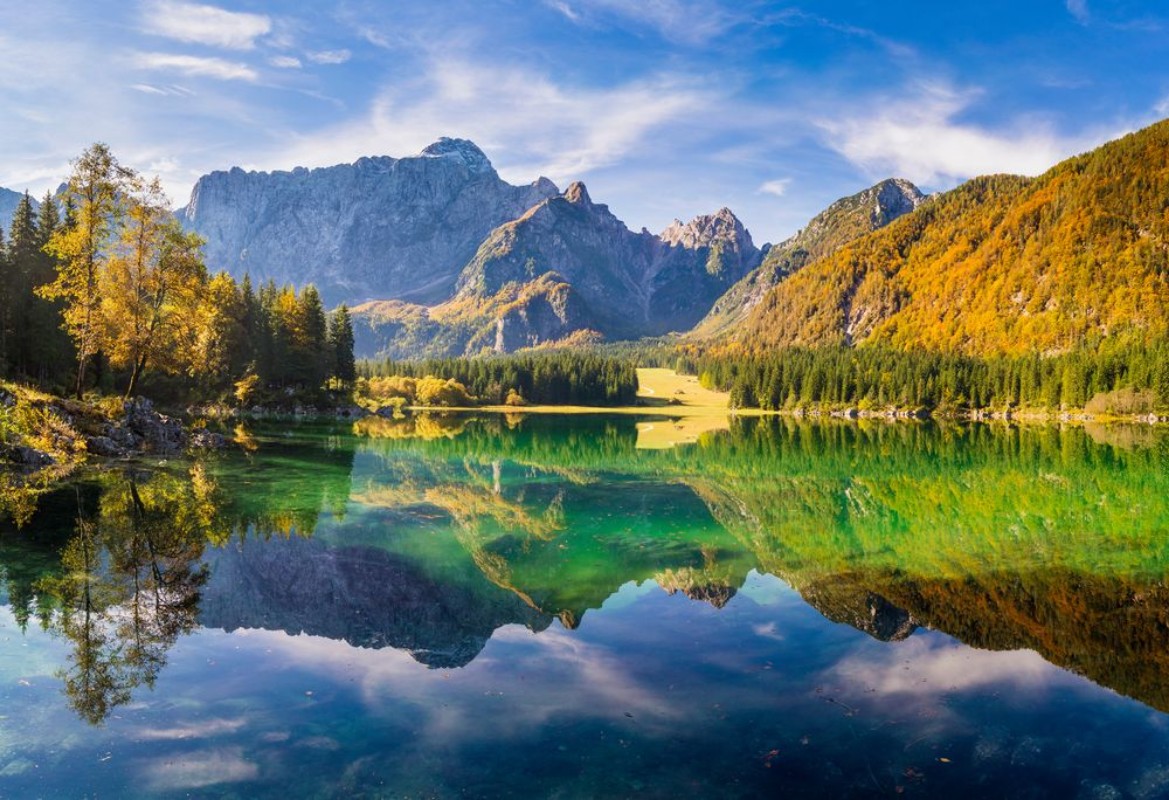 Afbeeldingen van Hi-res panorama of mountain lake in the Alps