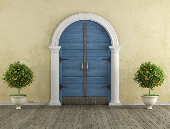 Afbeeldingen van Retro Home entrance with old portal