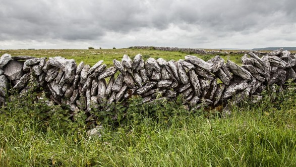 Afbeeldingen van Dry stone walls built from field stone The Burren Ireland